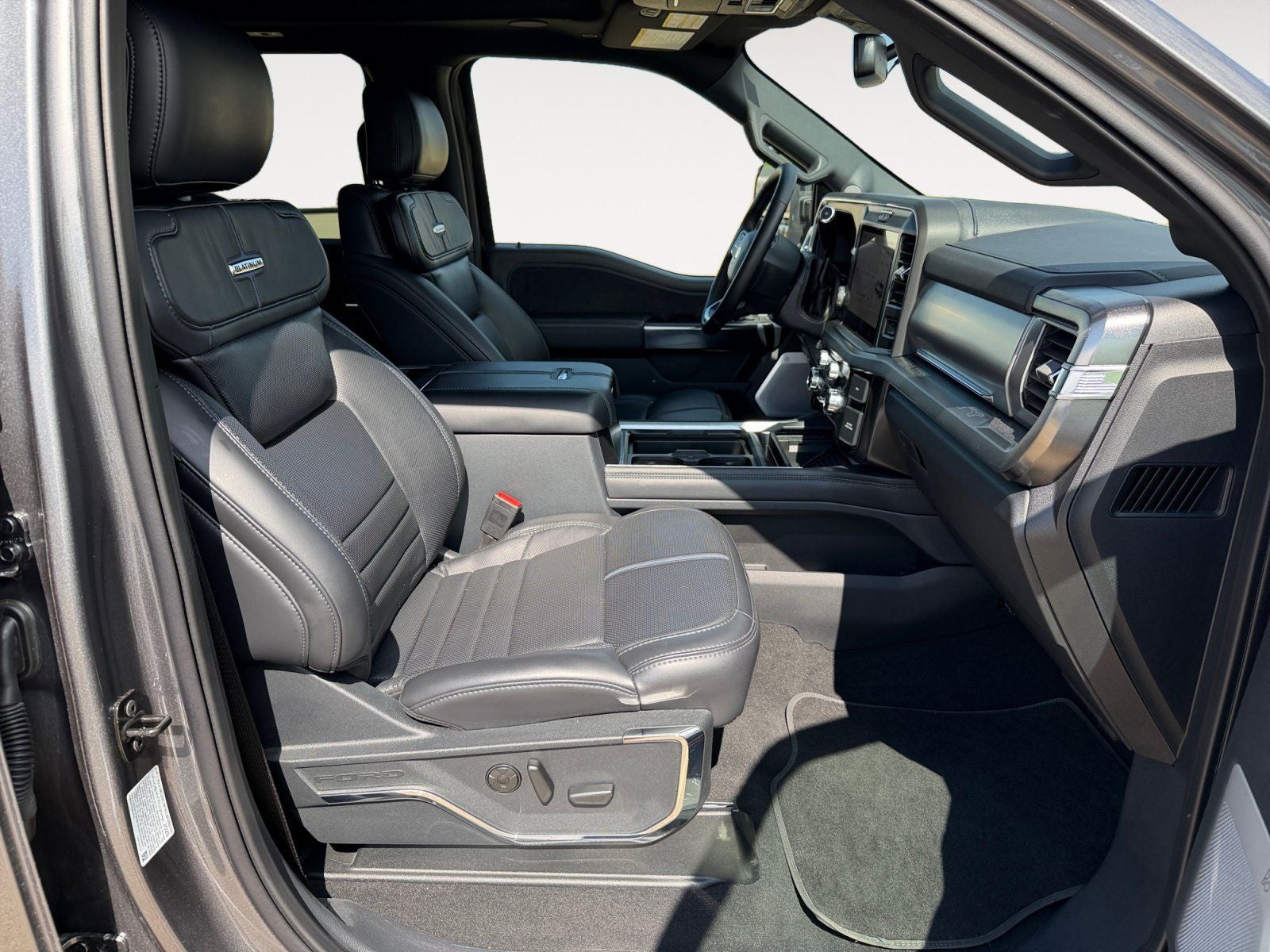 2025 Ford F-450SD Platinum DRW