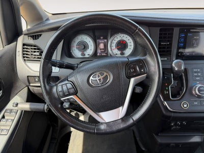 2015 Toyota Sienna SE Premium 8 Passenger
