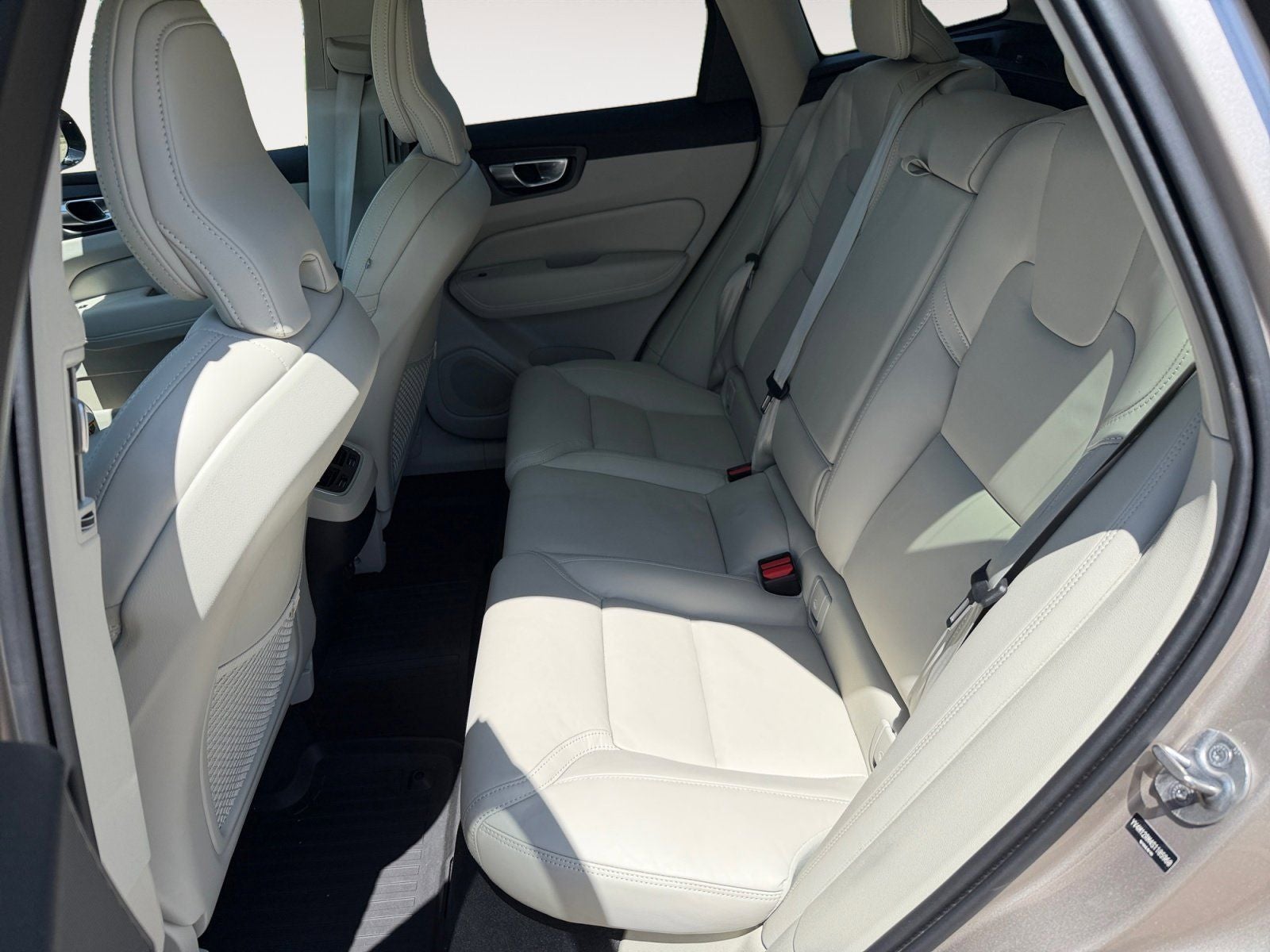 2025 Volvo XC60 B5 Ultra