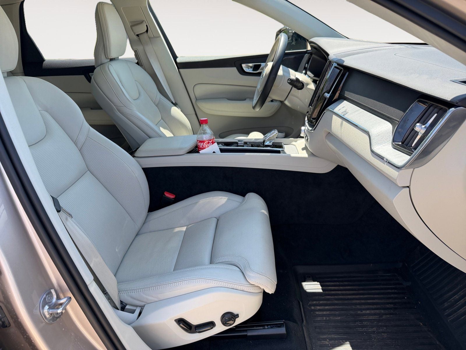 2025 Volvo XC60 B5 Ultra