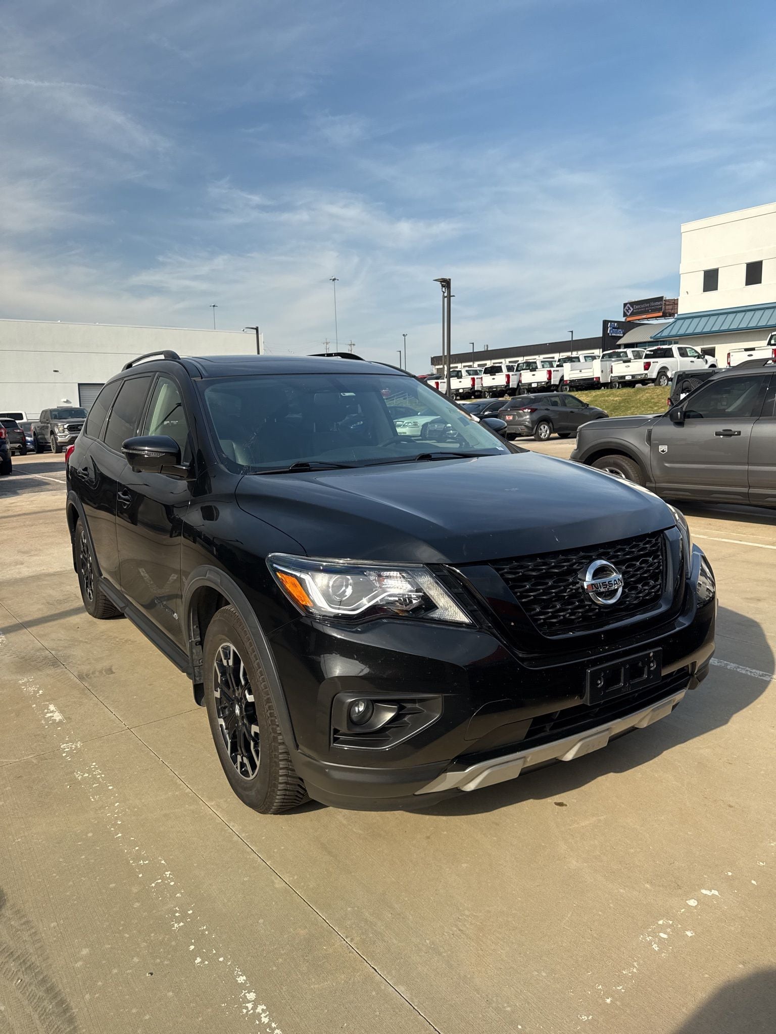 2020 Nissan Pathfinder SL