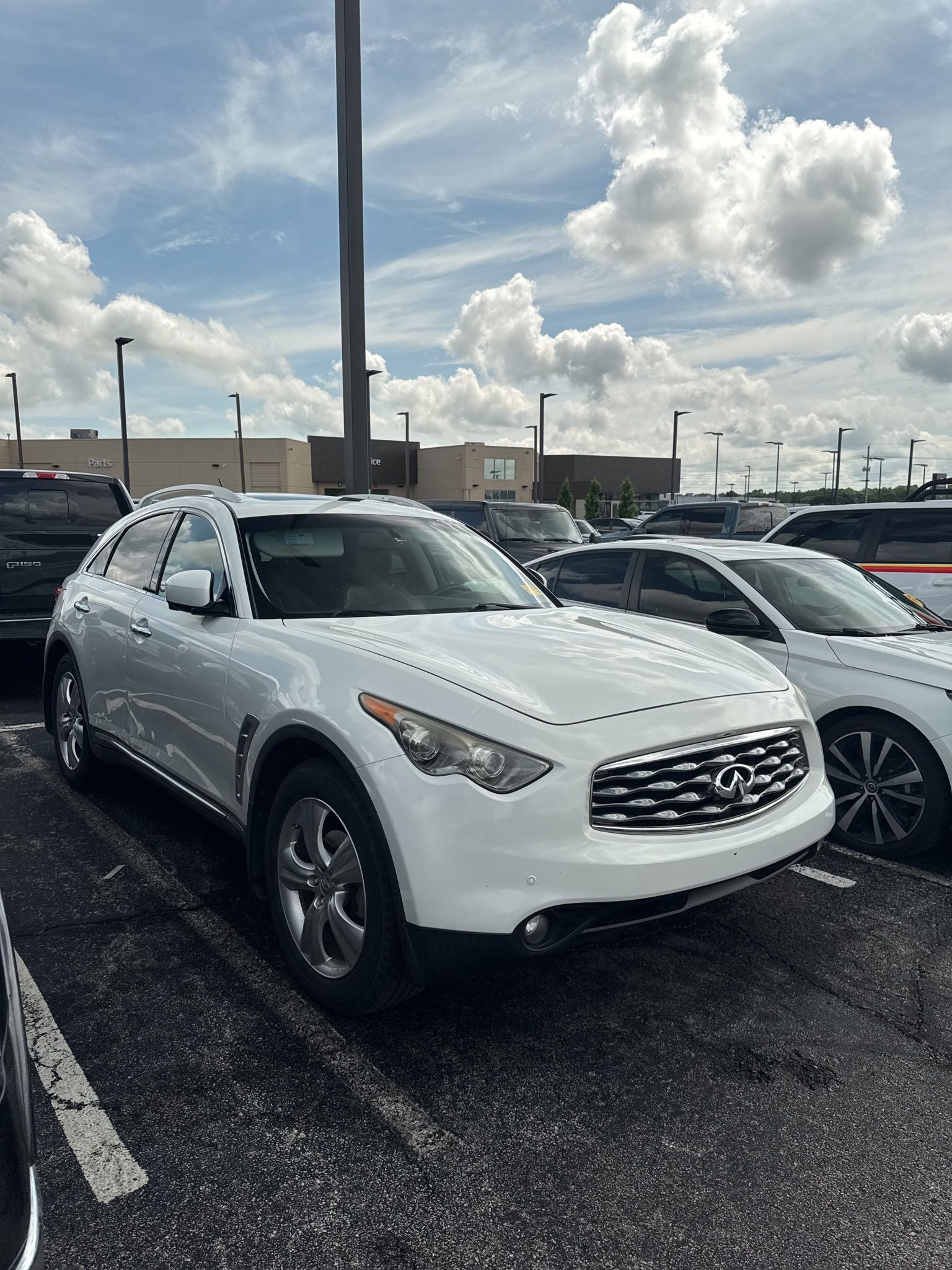 2010 INFINITI FX35 Base