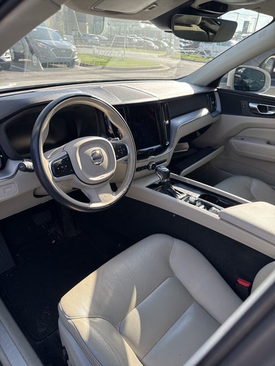 2021 Volvo XC60 T5 Momentum