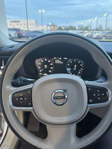 2021 Volvo XC60 T5 Momentum