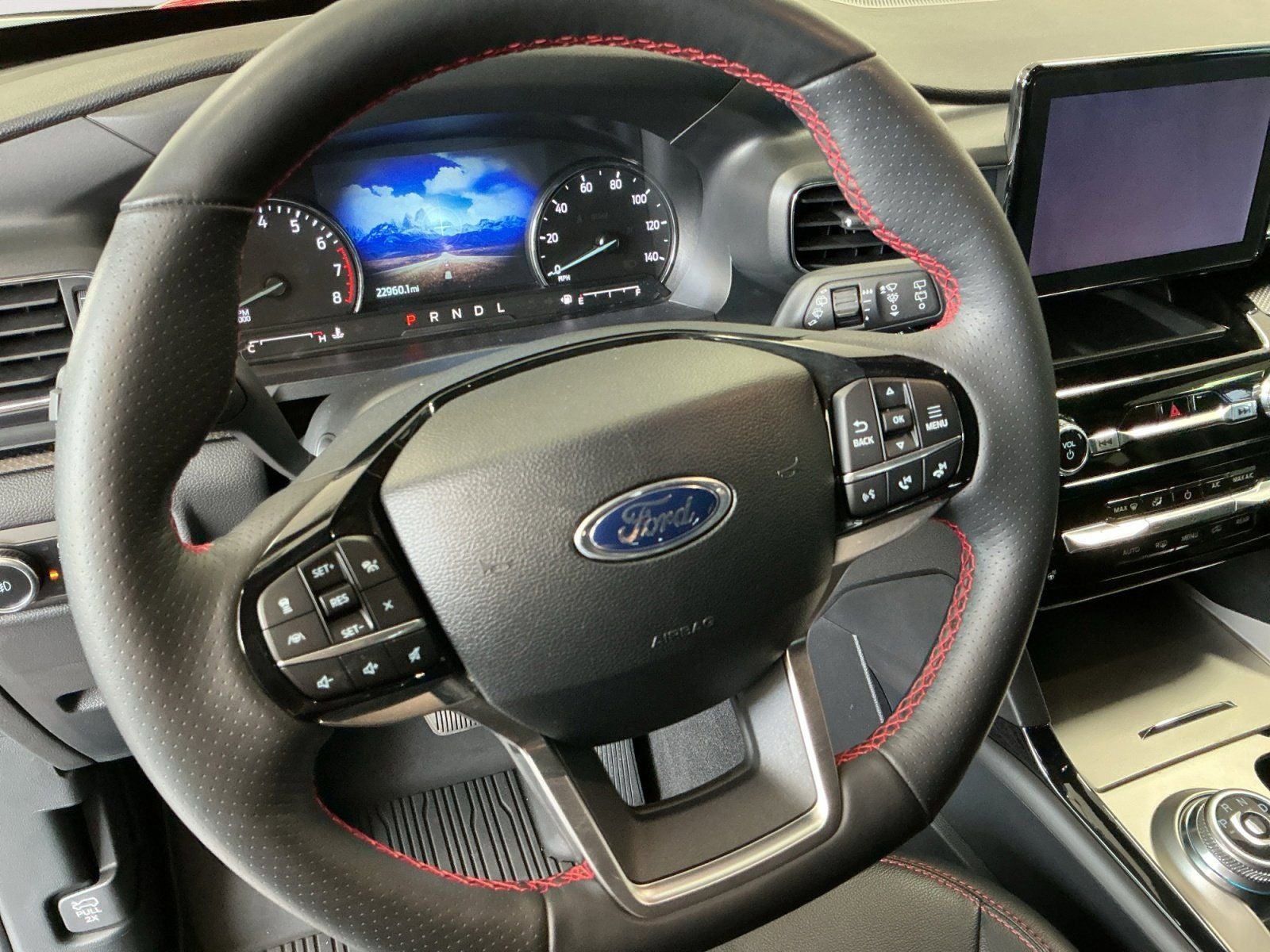 2024 Ford Explorer ST-Line