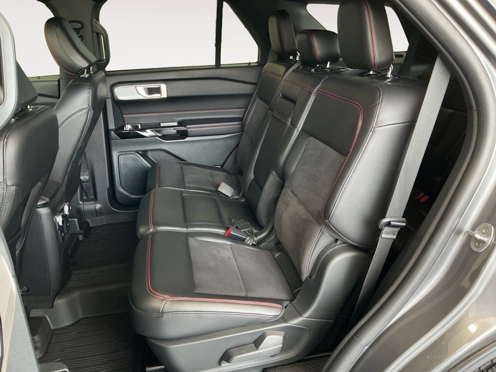 2024 Ford Explorer ST-Line