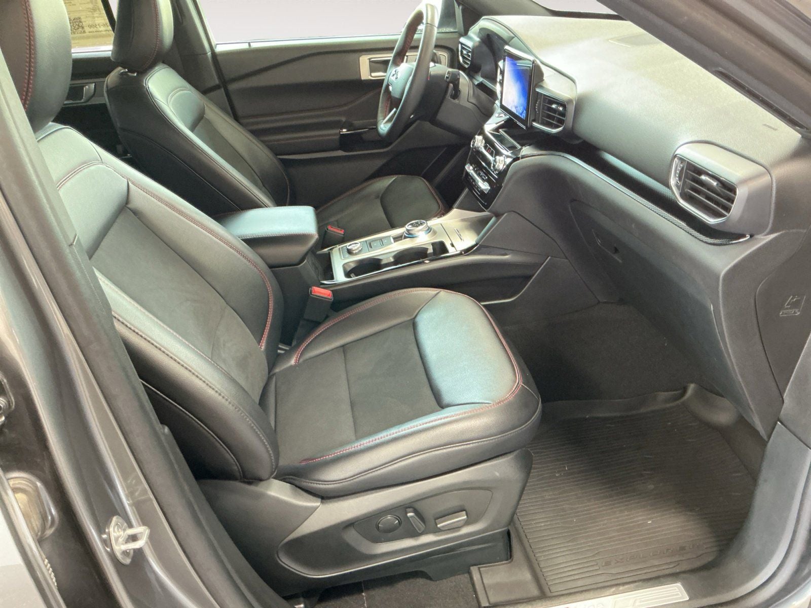 2024 Ford Explorer ST-Line