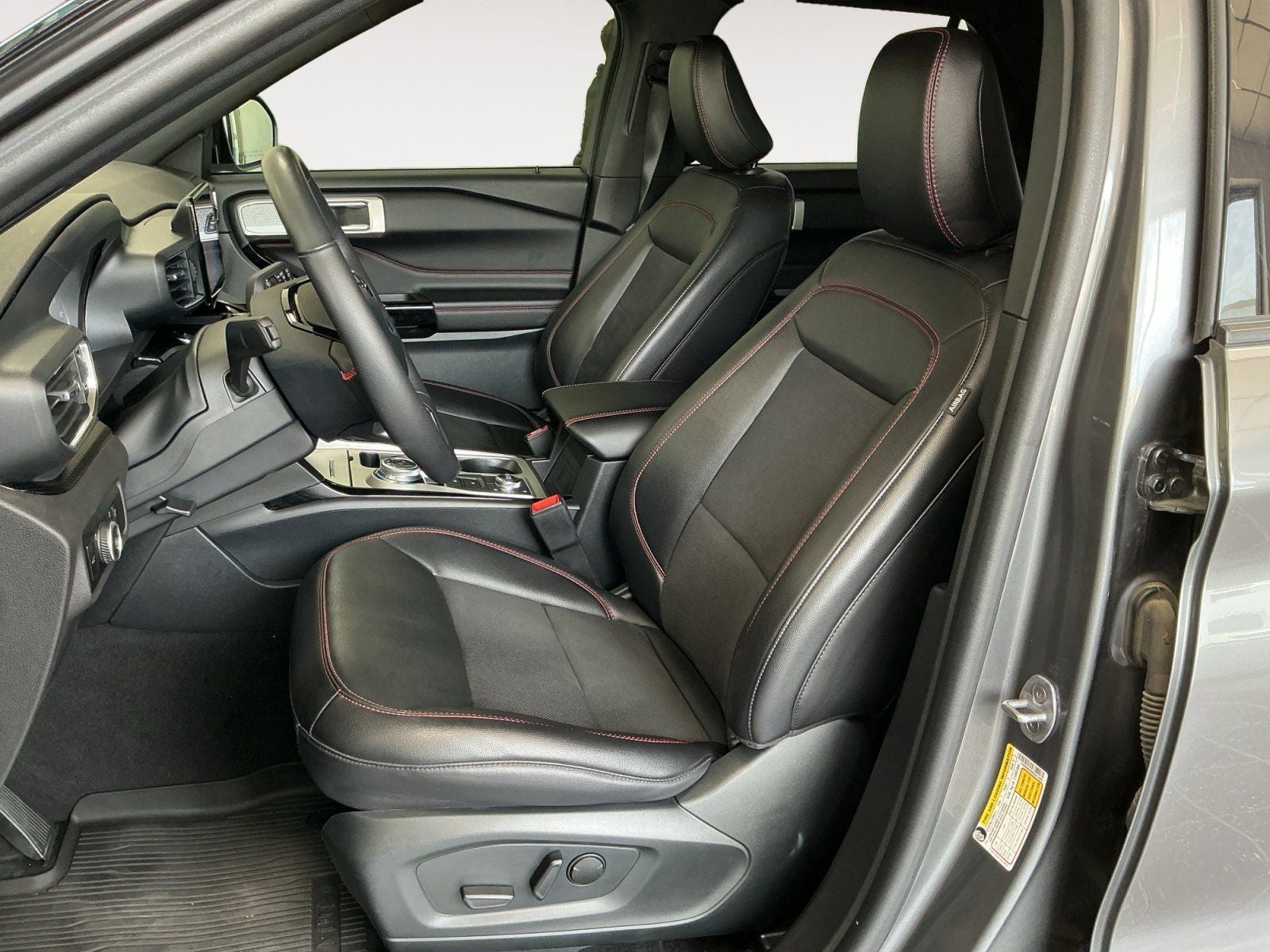 2024 Ford Explorer ST-Line