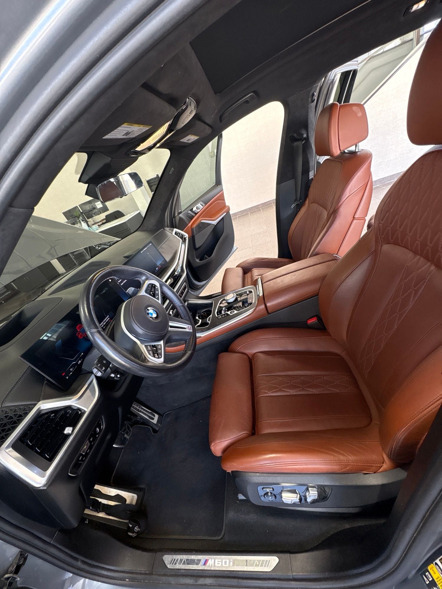 2023 BMW X7 M60i