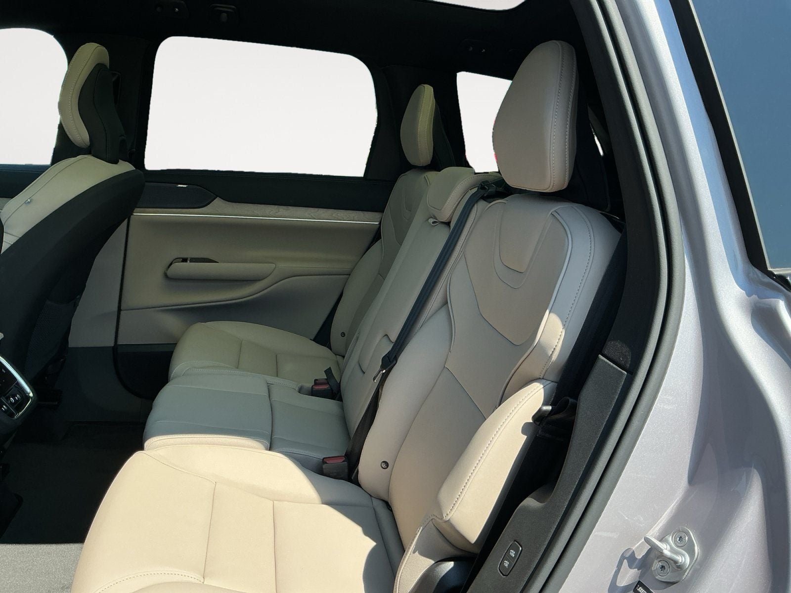2026 Volvo EX90 Plus