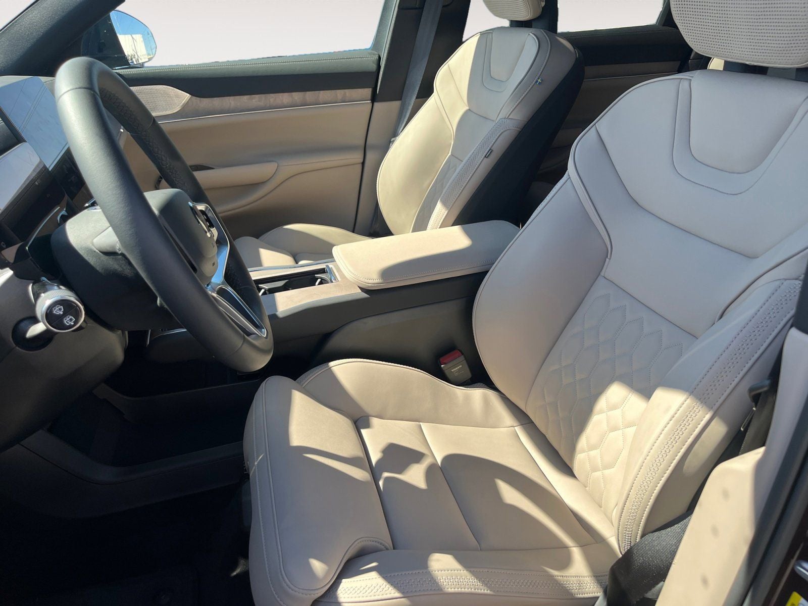 2025 Volvo EX90 Twin Motor Performance Ultra 6-Seater