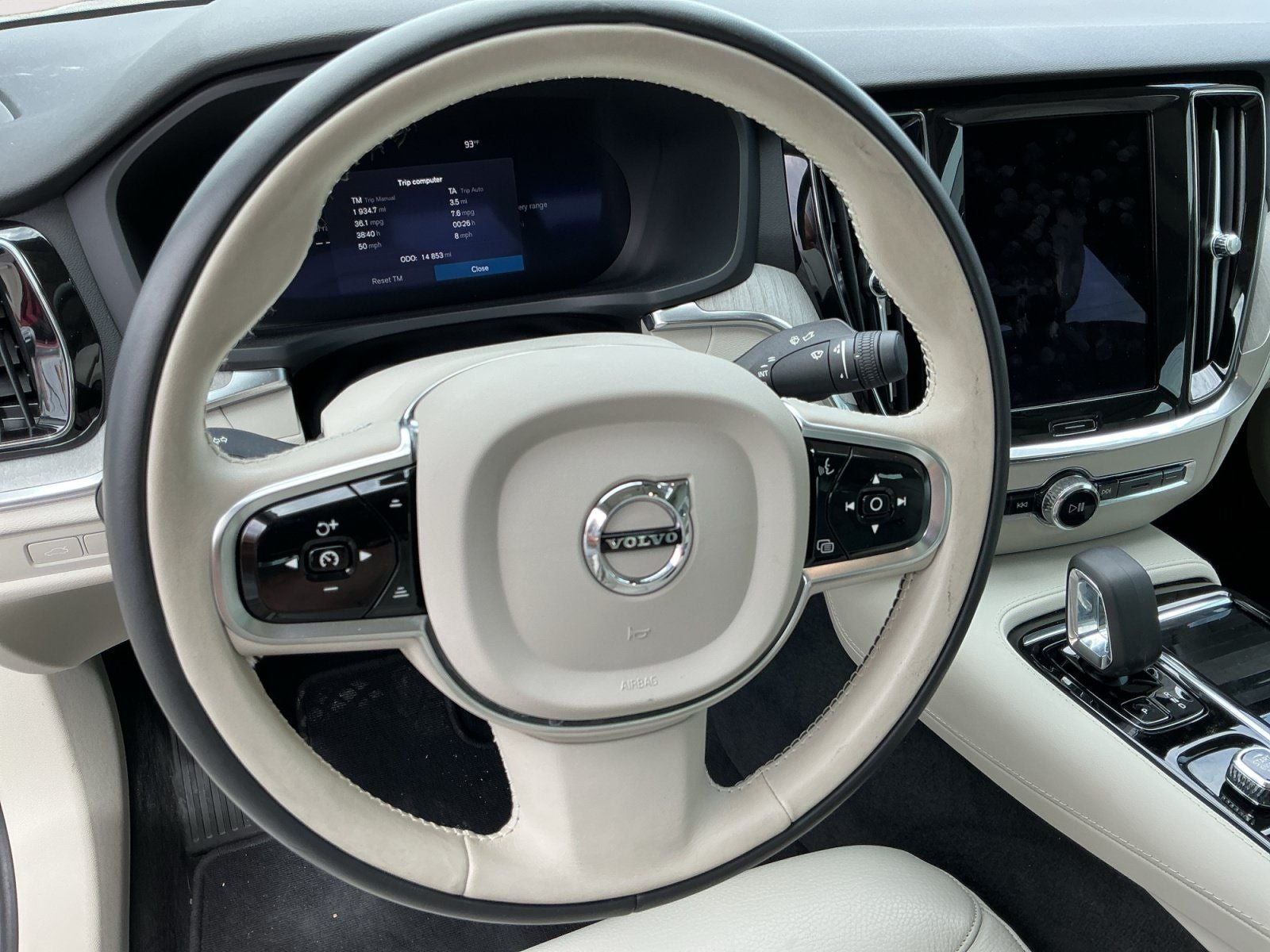 2024 Volvo S60 Recharge Plug-In Hybrid T8 Plus Dark Theme