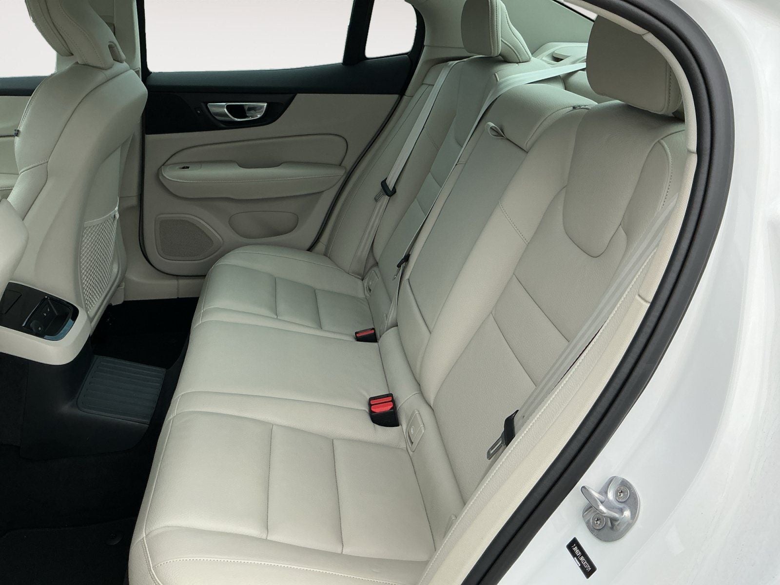 2024 Volvo S60 Recharge Plug-In Hybrid T8 Plus Dark Theme