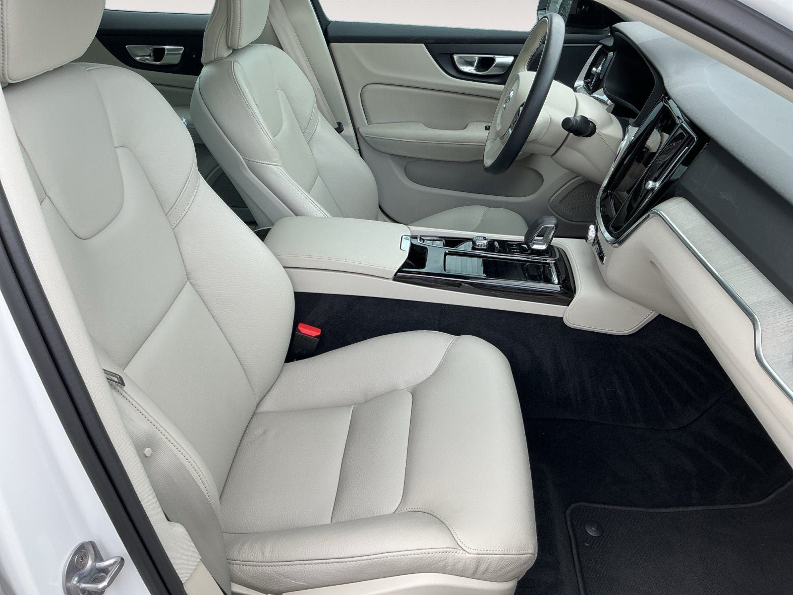 2024 Volvo S60 Recharge Plug-In Hybrid T8 Plus Dark Theme