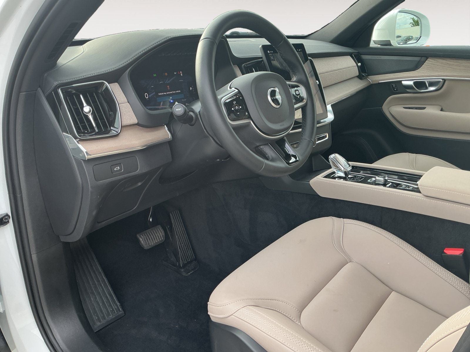 2026 Volvo XC90 B6 Plus 7-Seater