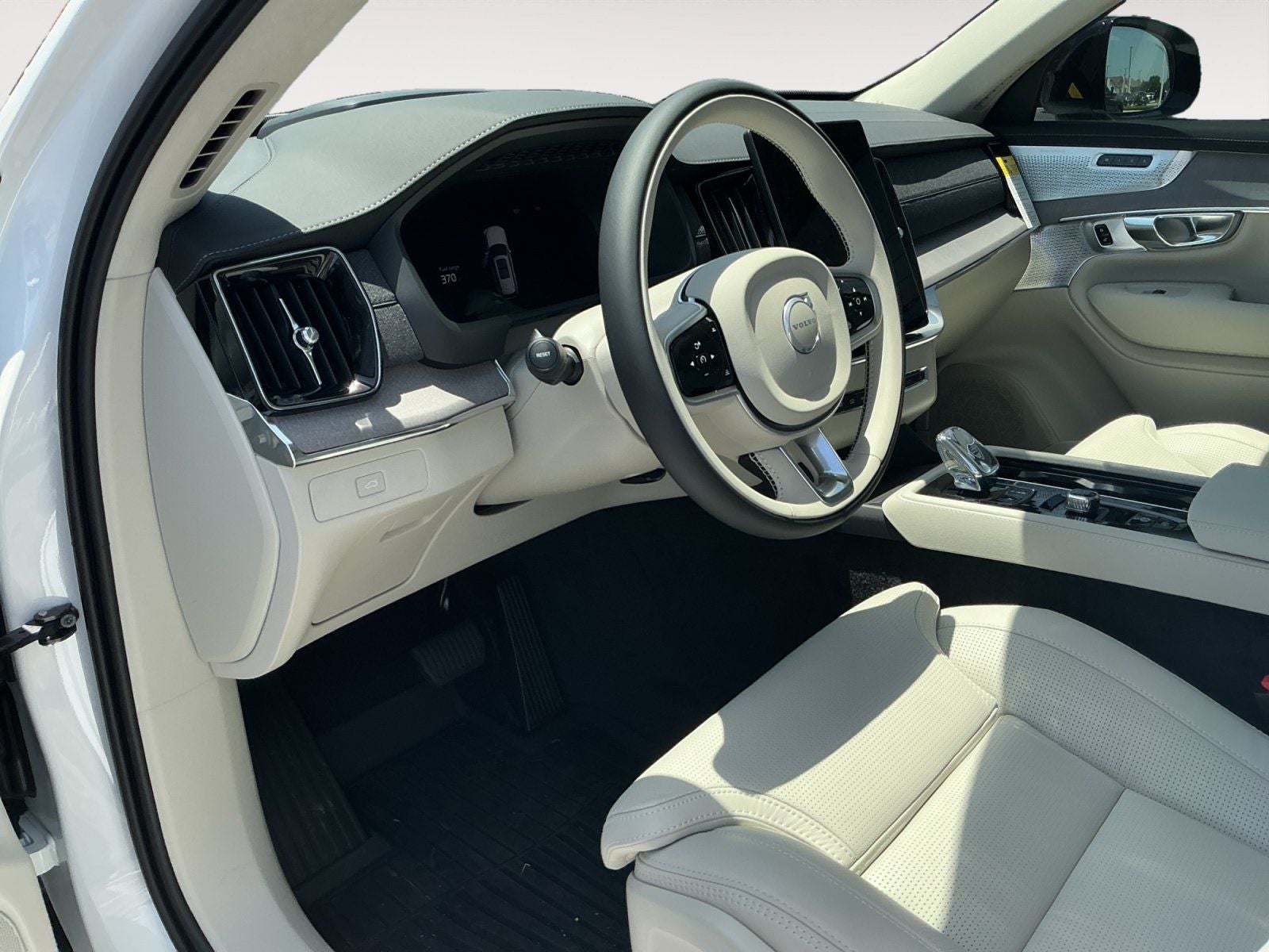 2026 Volvo XC90 B6 Ultra