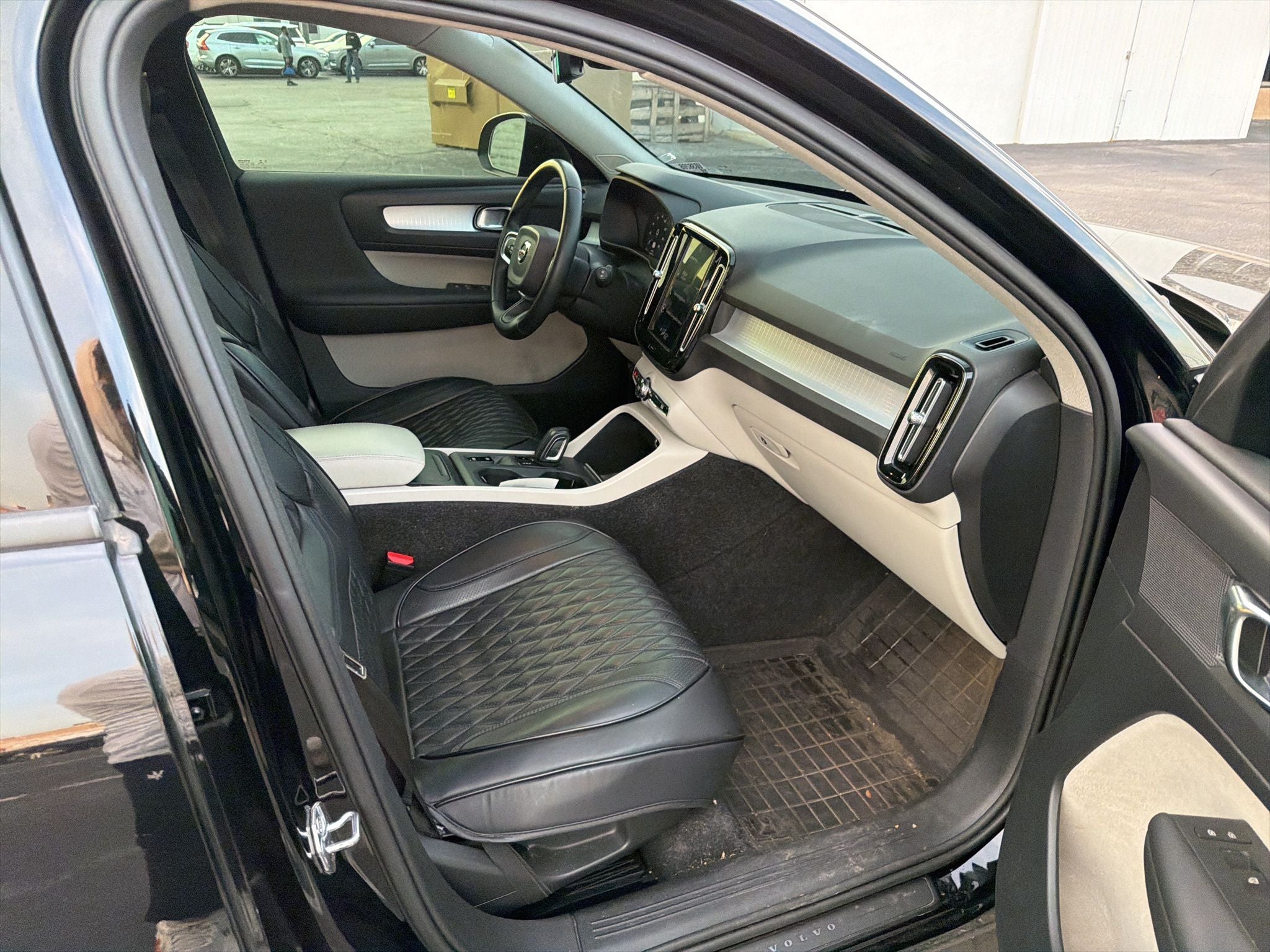 2020 Volvo XC40 Momentum