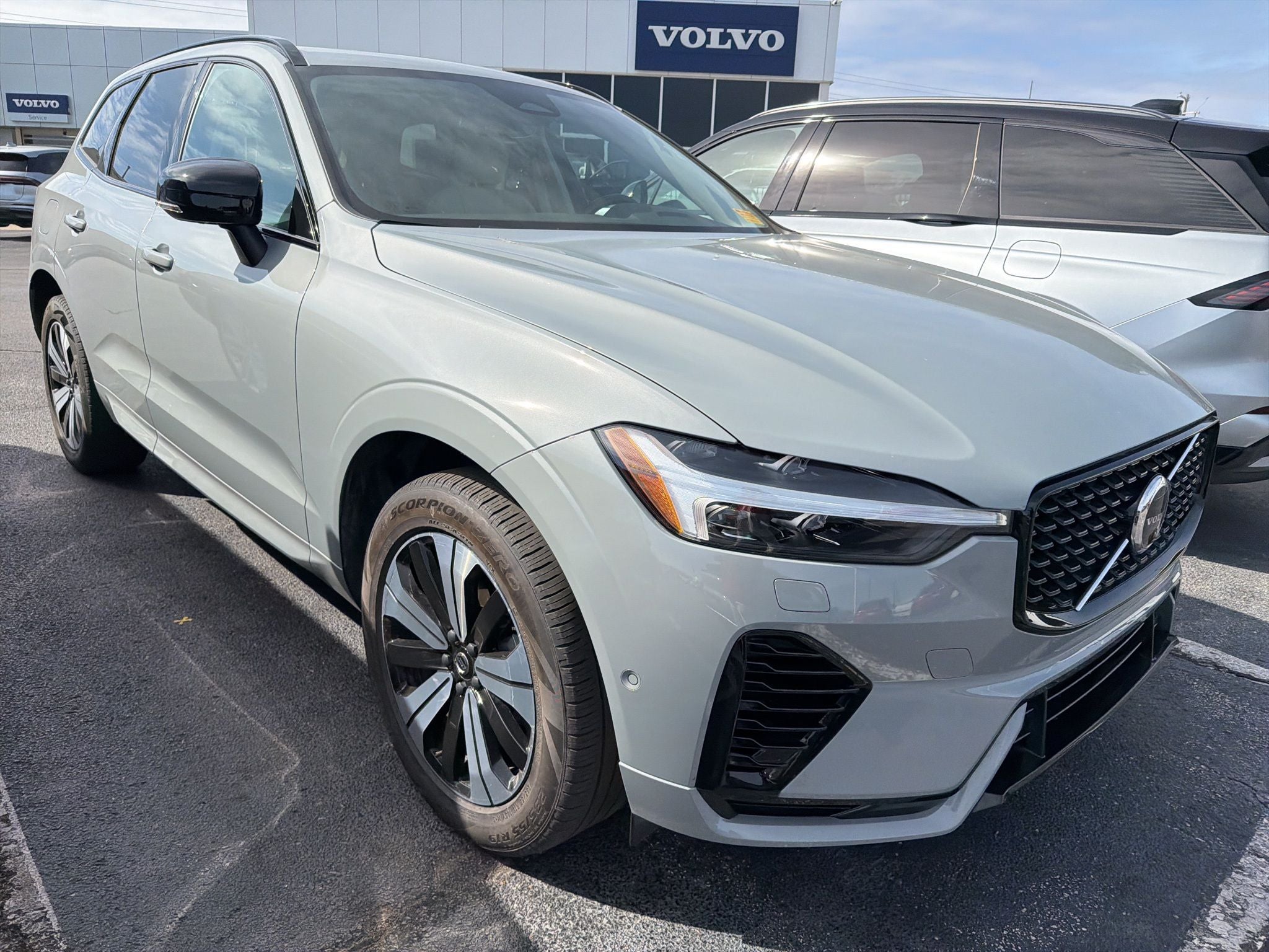 2024 Volvo XC60 Recharge Plug-In Hybrid T8 Plus Dark Theme