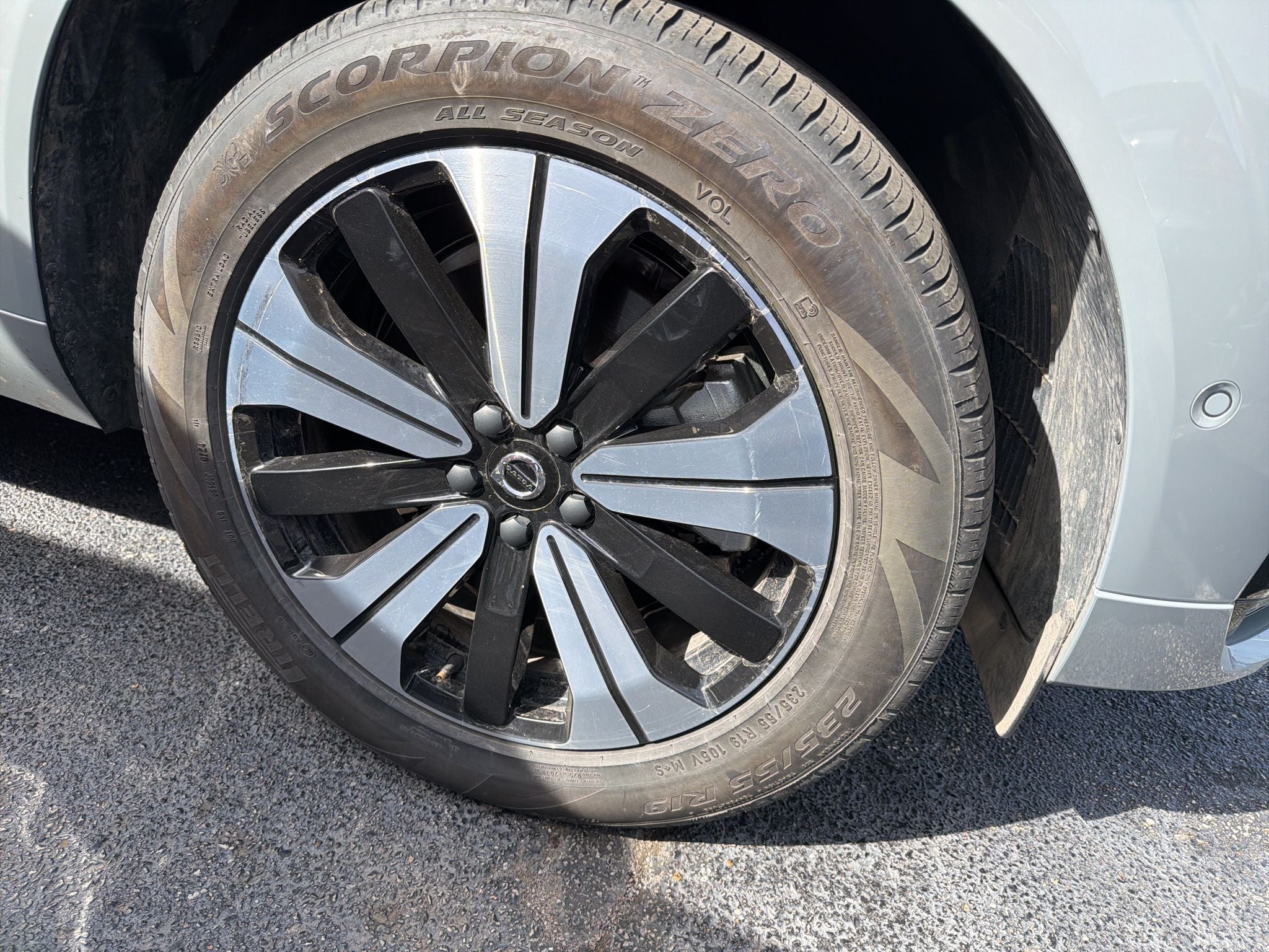 2024 Volvo XC60 Recharge Plug-In Hybrid T8 Plus Dark Theme