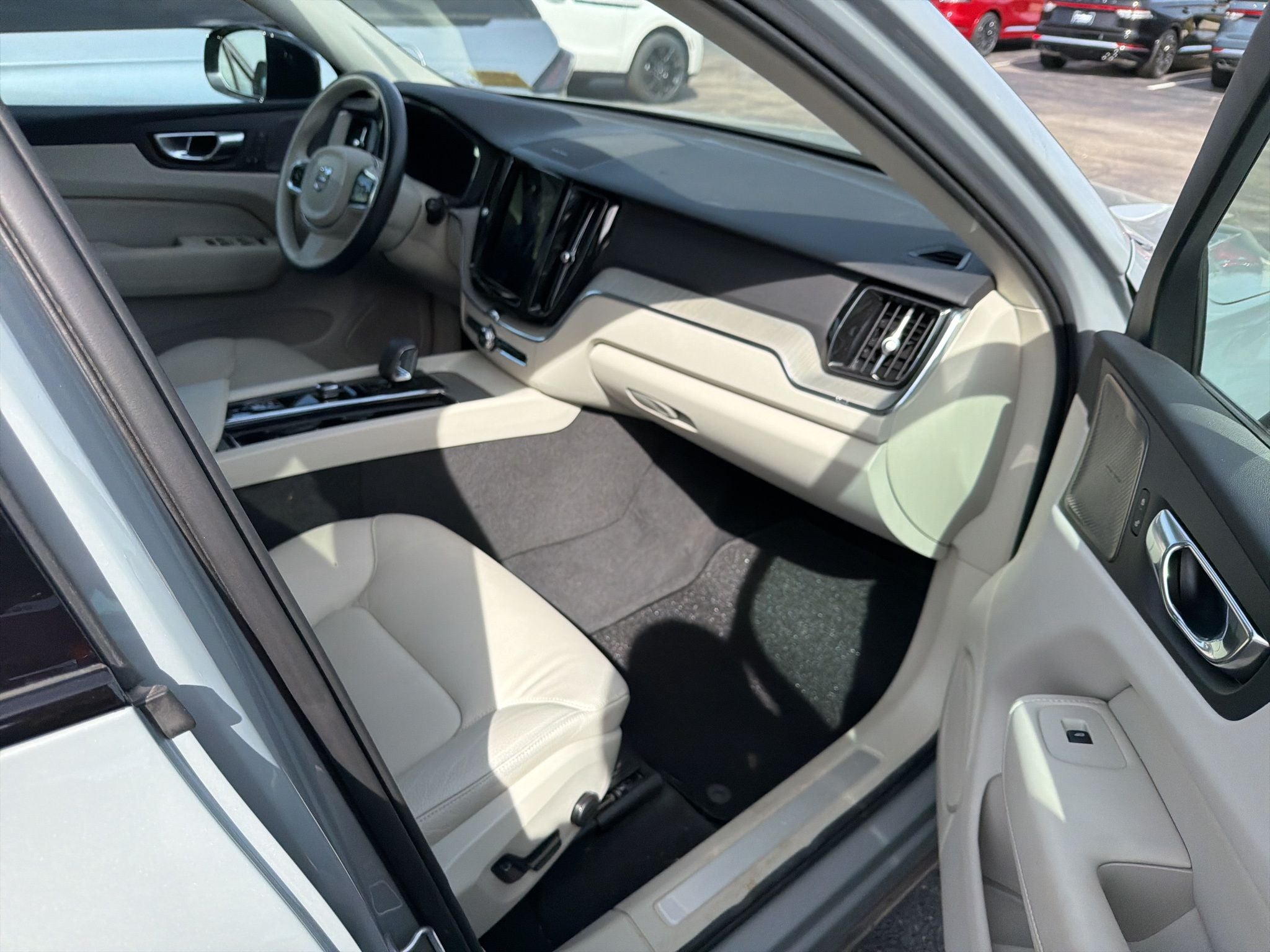 2024 Volvo XC60 Recharge Plug-In Hybrid T8 Plus Dark Theme