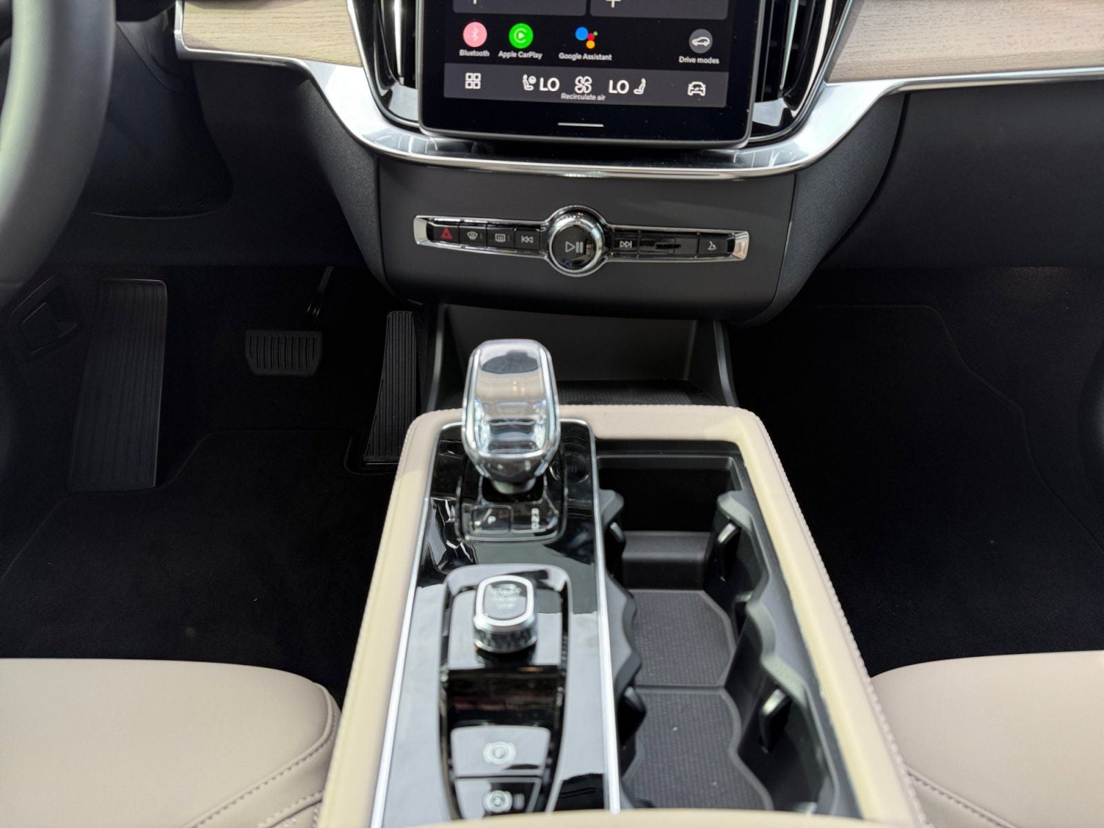 2025 Volvo XC90 Plug-In Hybrid T8 Core 7 Passenger 2025.5