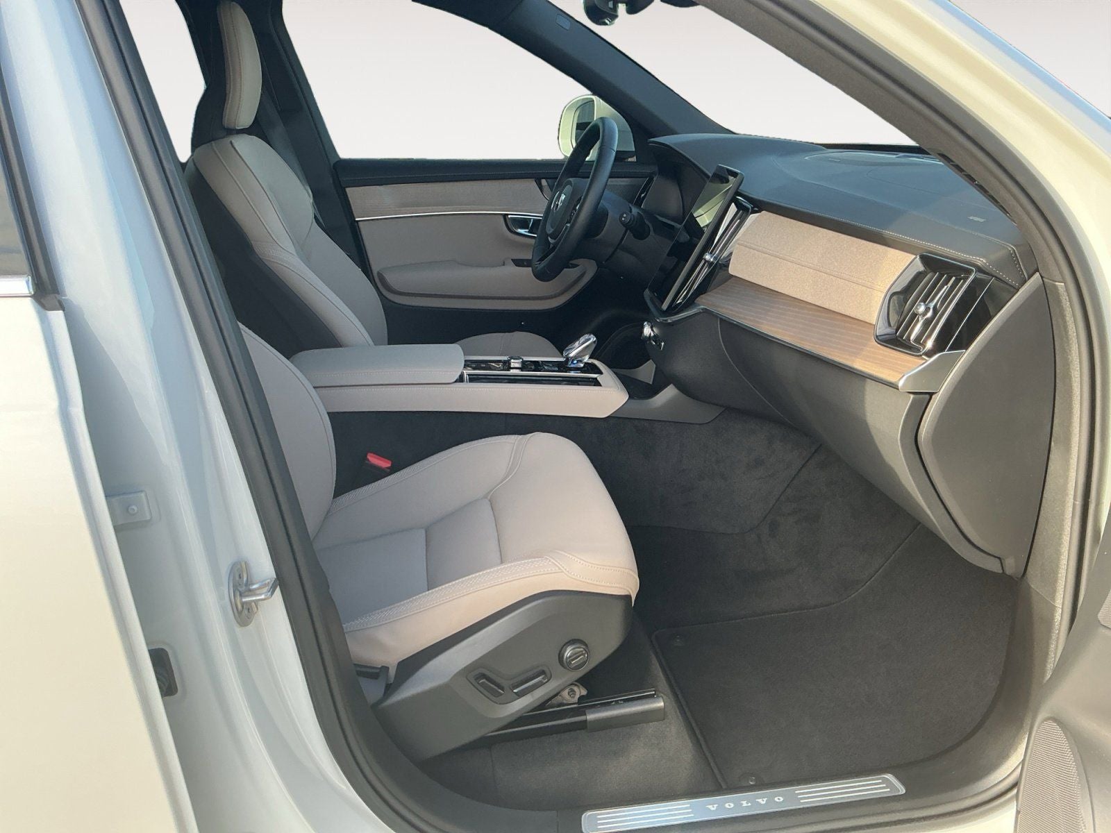 2026 Volvo XC90 Plug-In Hybrid T8 Plus 7 Passenger