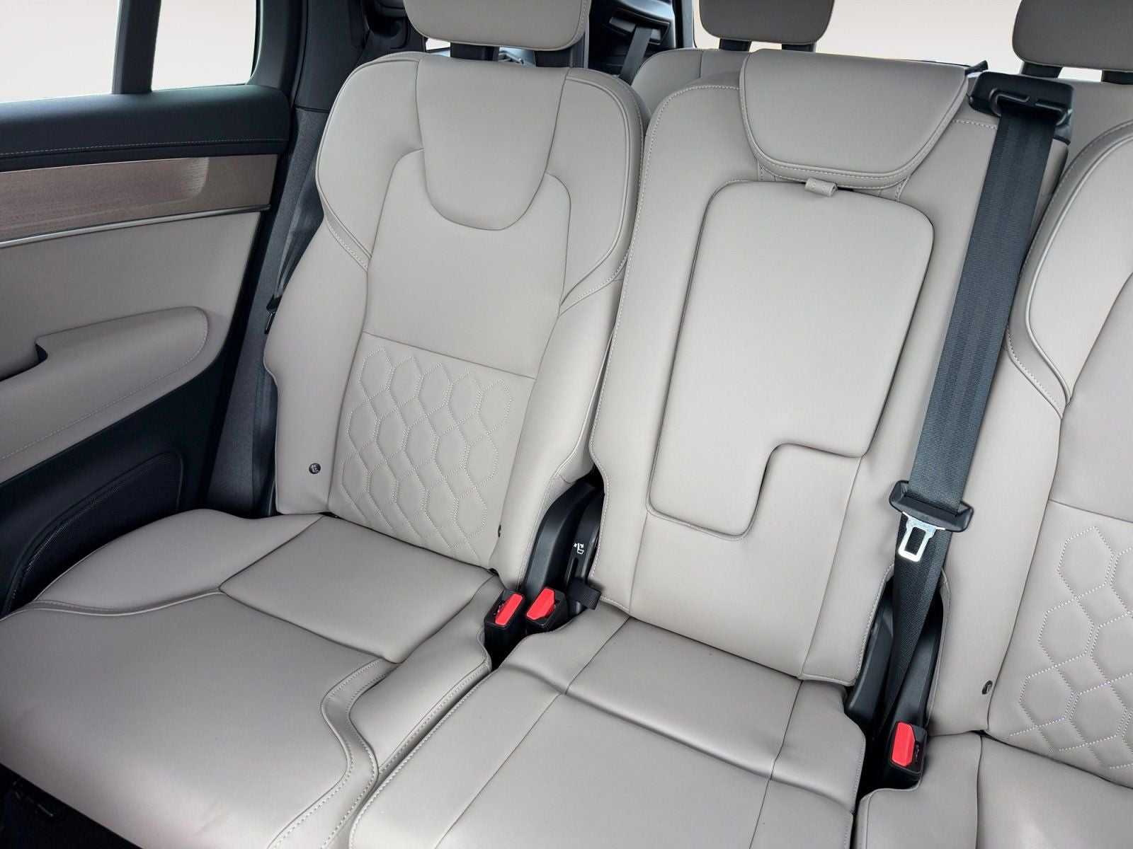 2026 Volvo XC90 Plug-In Hybrid T8 Plus 7 Passenger