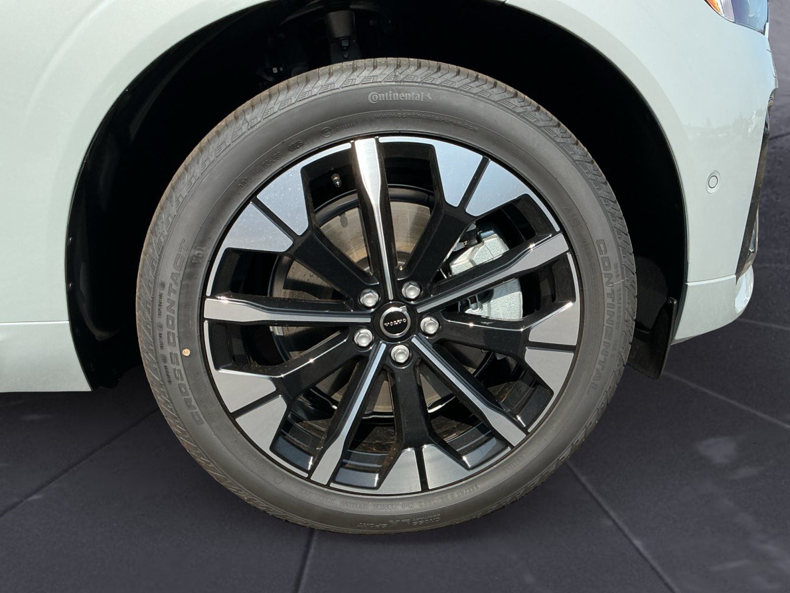 2026 Volvo XC60 Plug-In Hybrid T8 Plus