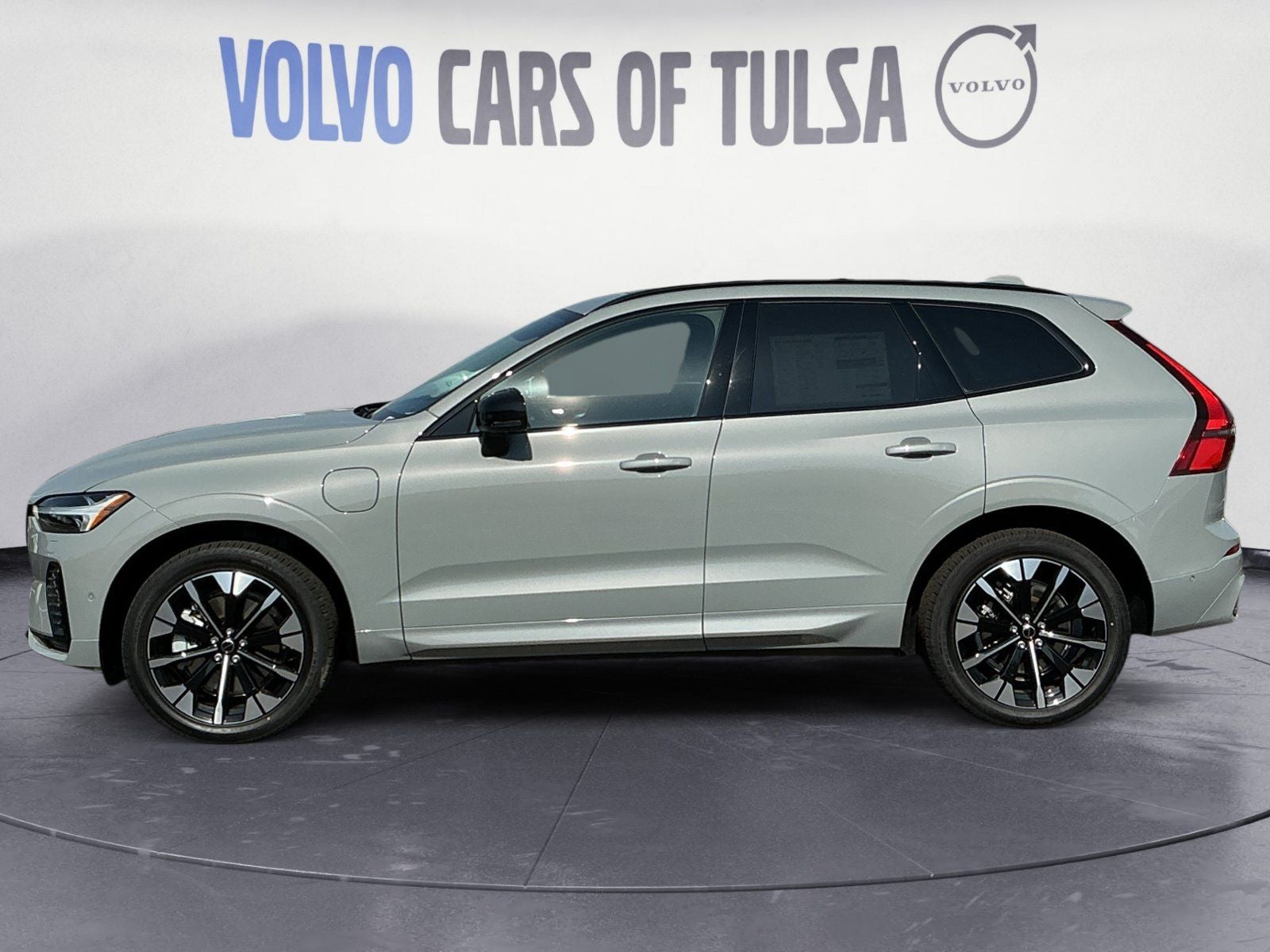 2026 Volvo XC60 Plug-In Hybrid T8 Plus