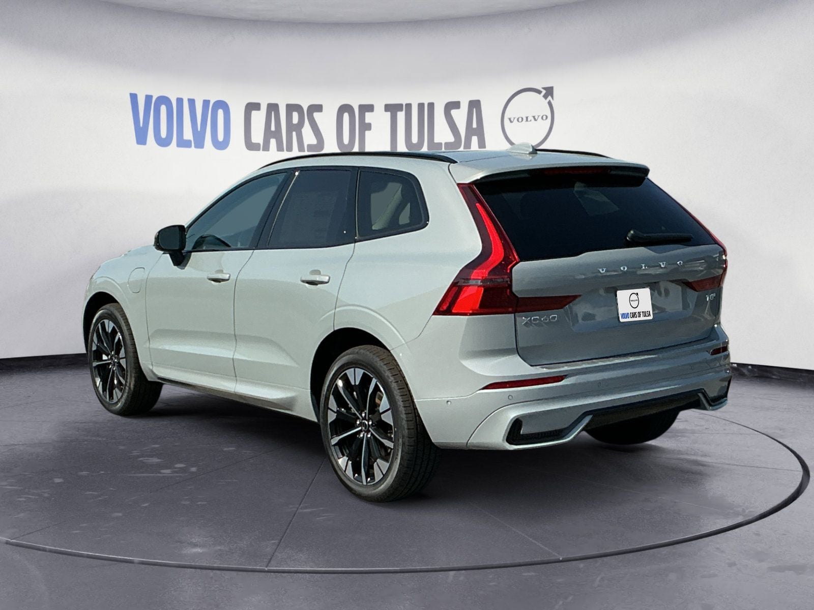 2026 Volvo XC60 Plug-In Hybrid T8 Plus