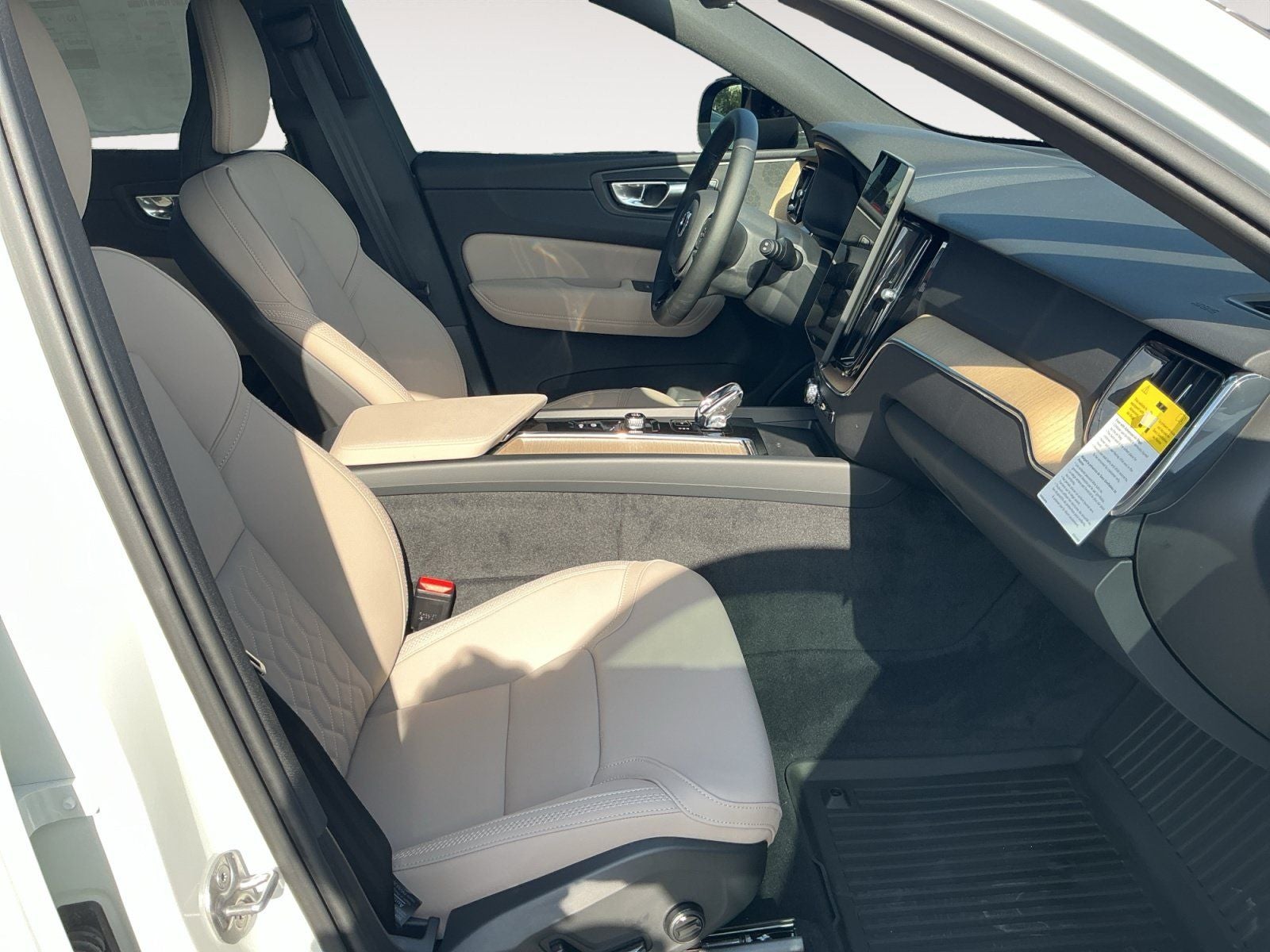 2026 Volvo XC60 Plug-In Hybrid T8 Plus