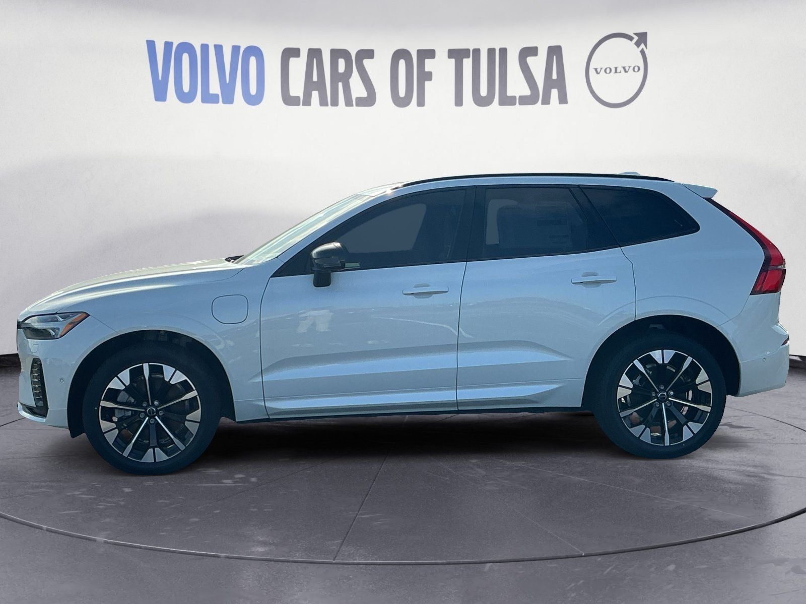 2026 Volvo XC60 Plug-In Hybrid T8 Plus