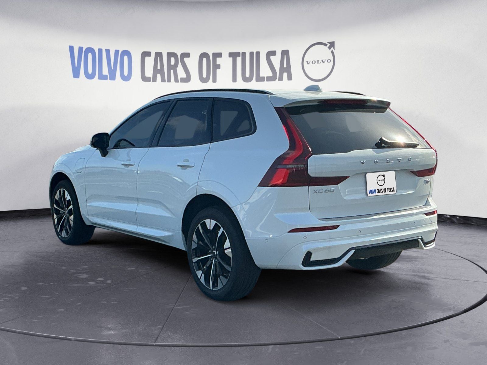 2026 Volvo XC60 Plug-In Hybrid T8 Plus