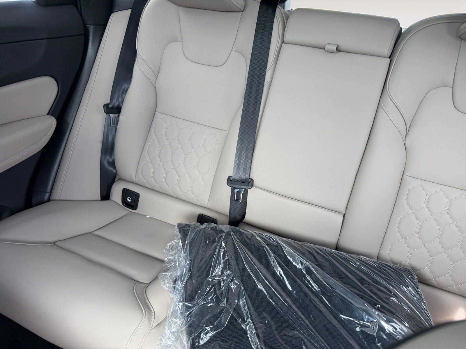 2026 Volvo XC60 Plug-In Hybrid T8 Plus