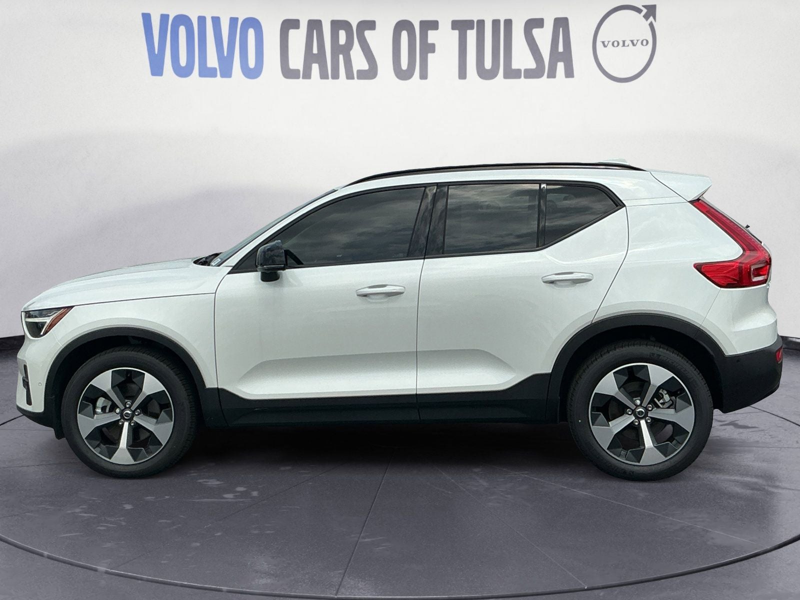 2026 Volvo XC40 B4 Plus
