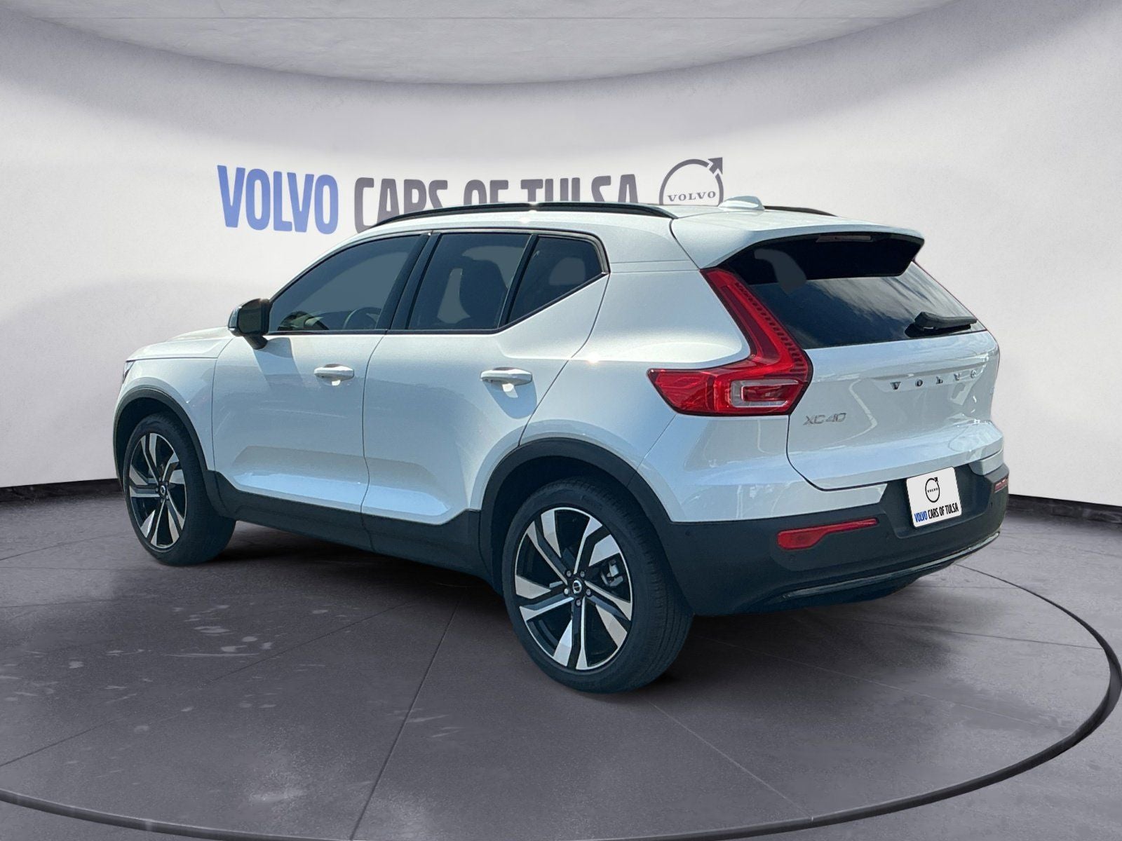 2026 Volvo XC40 B4 Plus