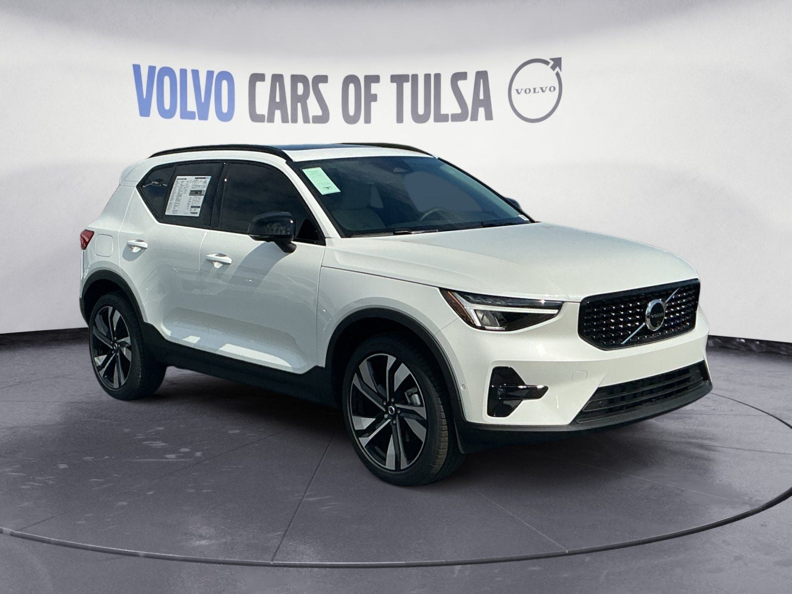 2026 Volvo XC40 B4 Plus