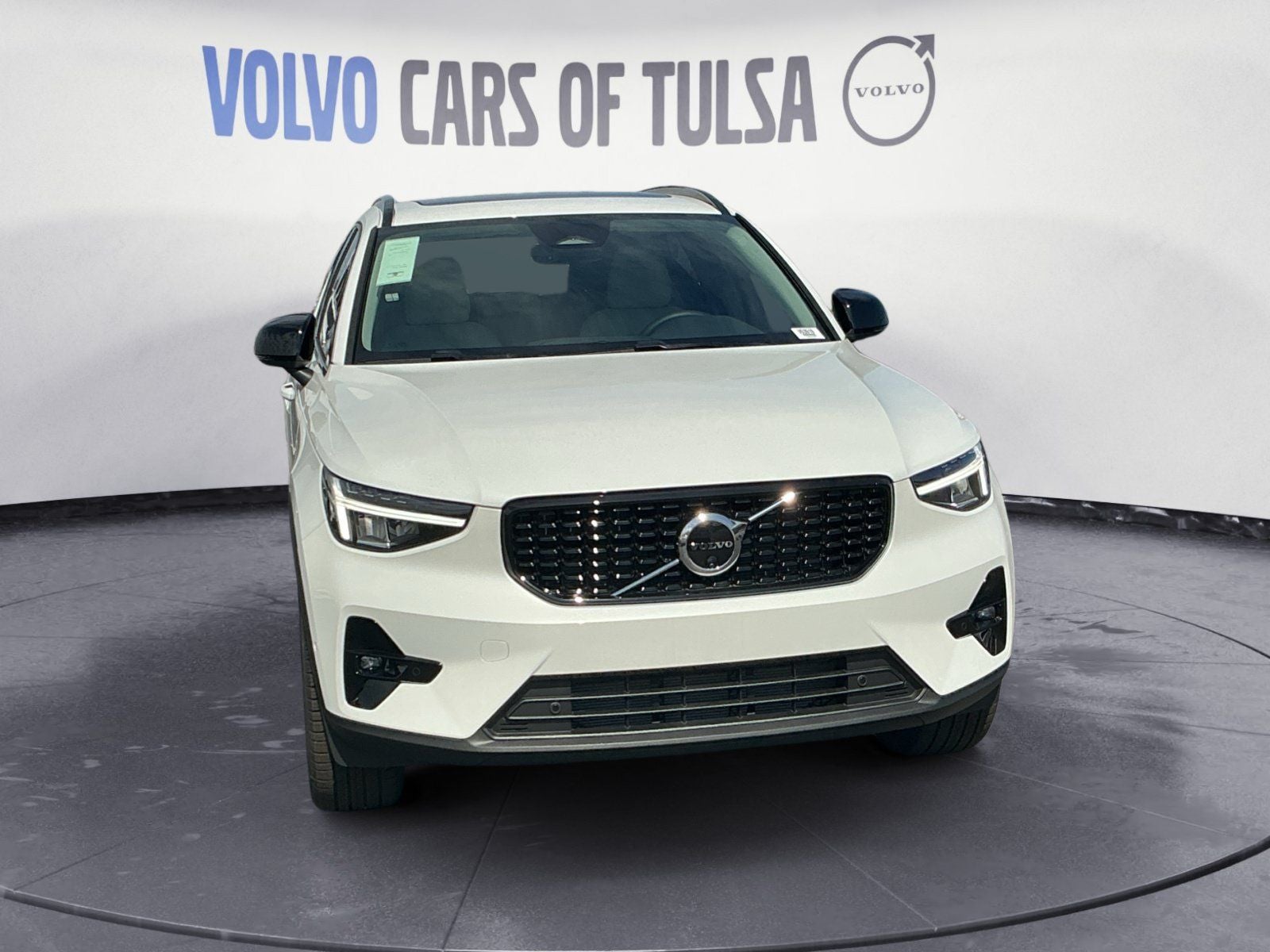 2026 Volvo XC40 B4 Plus