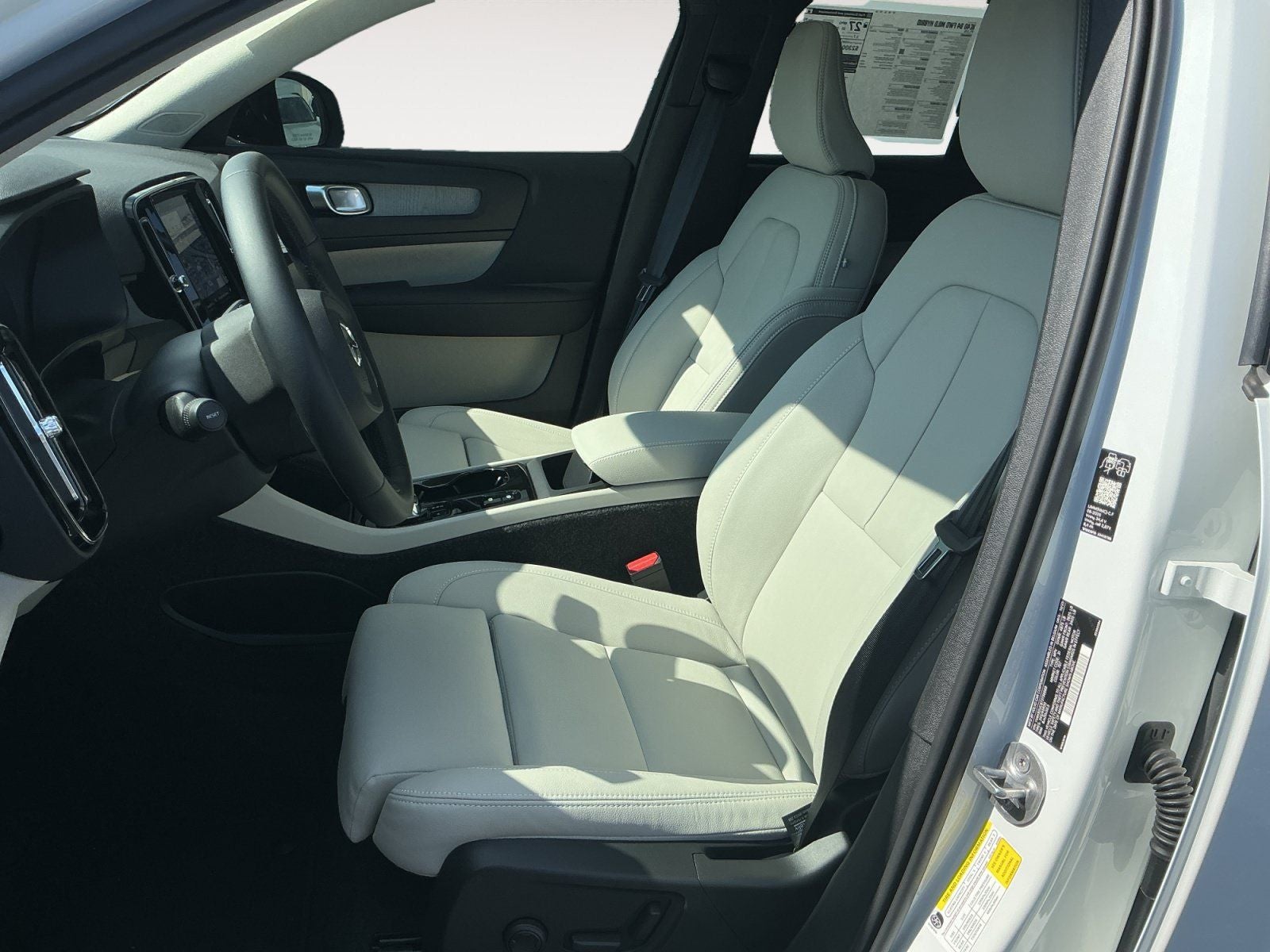 2026 Volvo XC40 B4 Plus