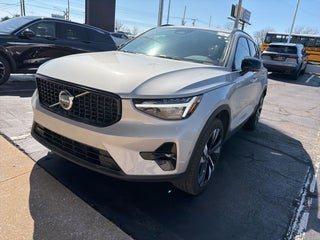 2025 Volvo XC40 B5 Plus Dark Theme