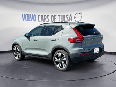 2025 Volvo XC40 B5 Plus Dark Theme