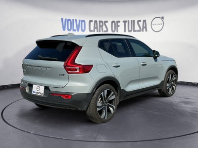 2025 Volvo XC40 B5 Plus Dark Theme