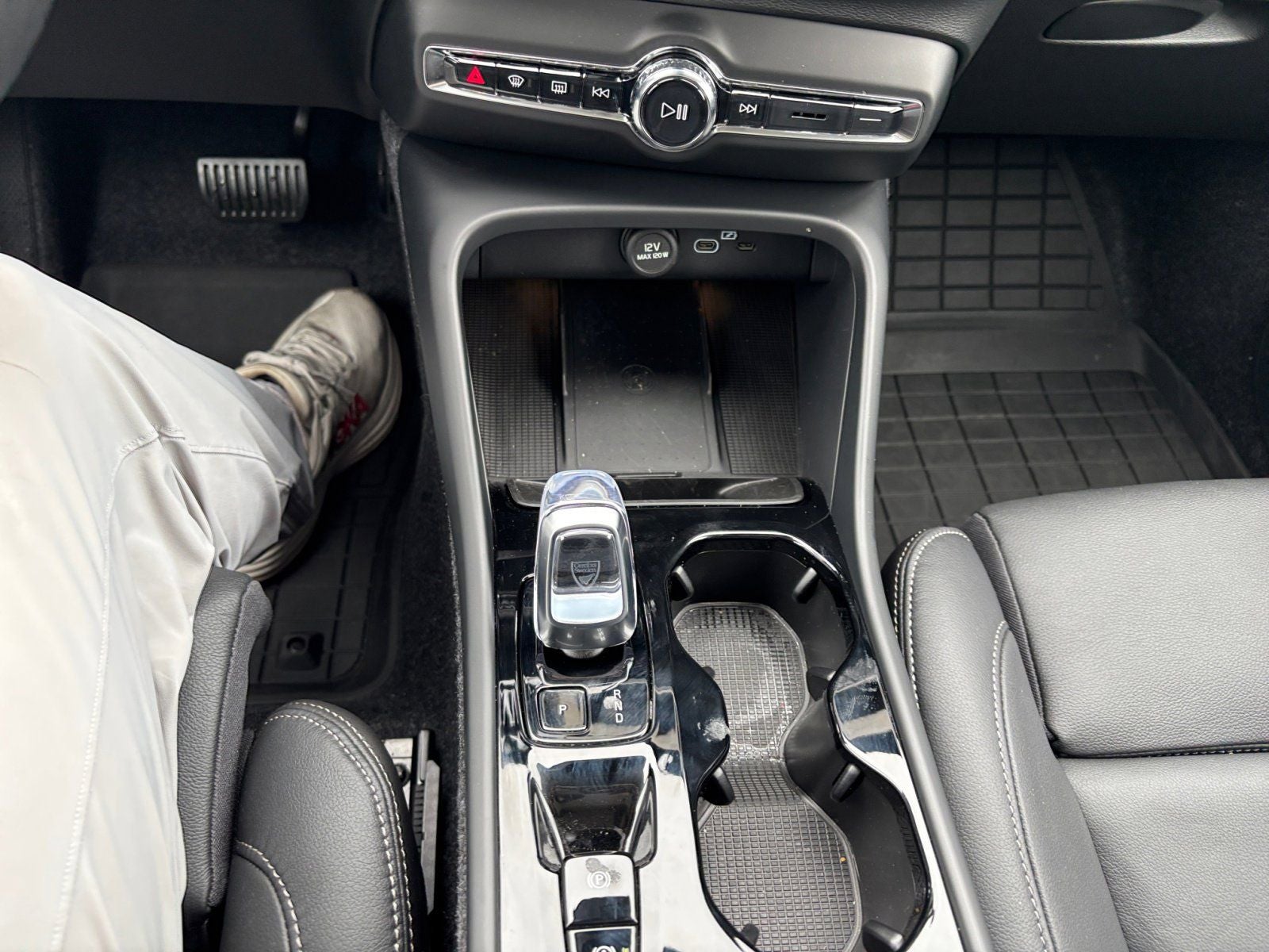 2026 Volvo XC40 B5 Plus