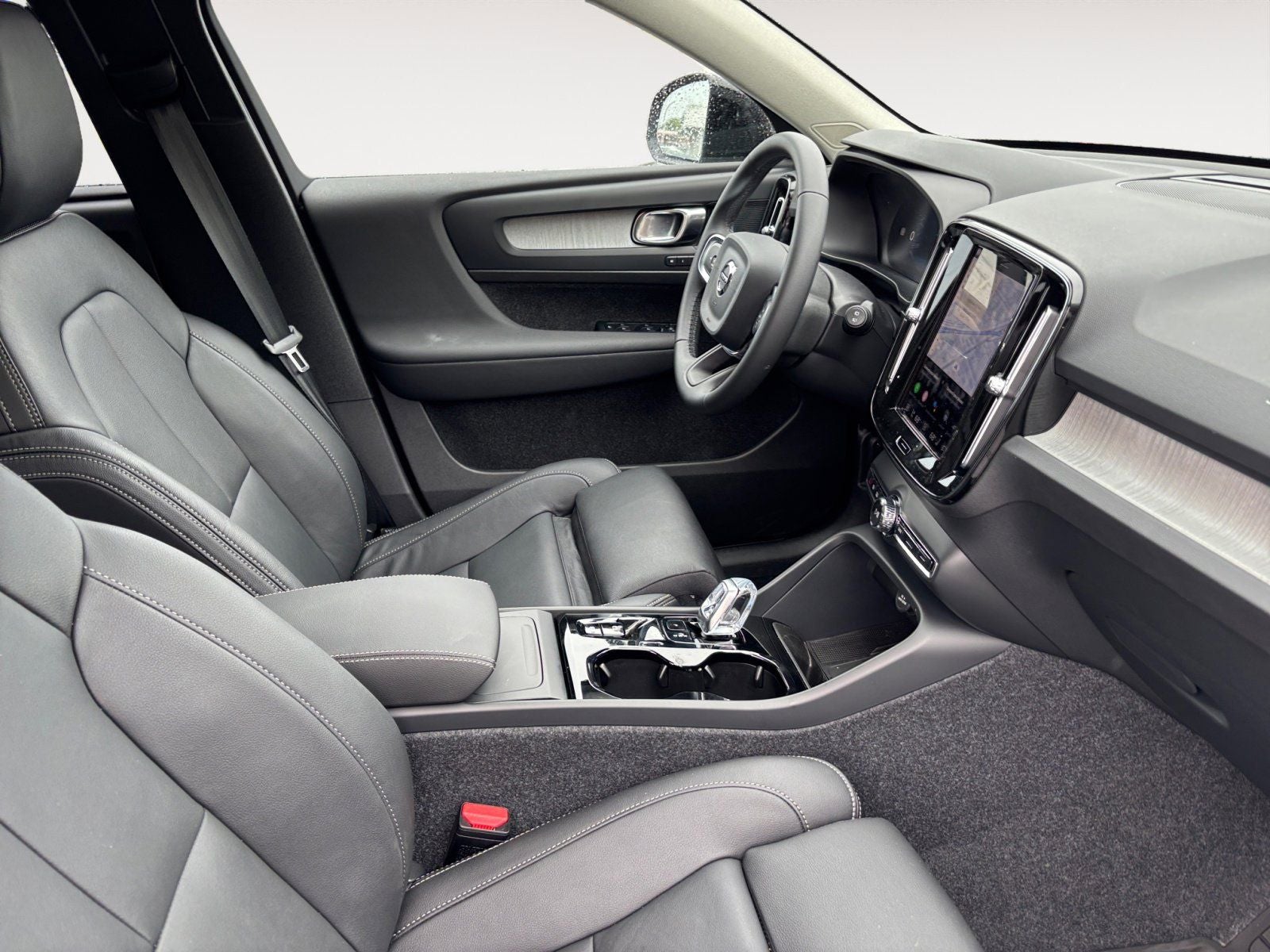 2026 Volvo XC40 B5 Plus