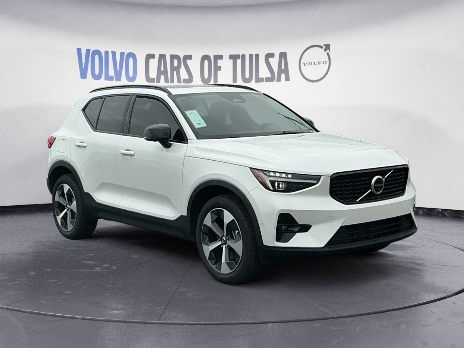 2026 Volvo XC40 B5 Plus