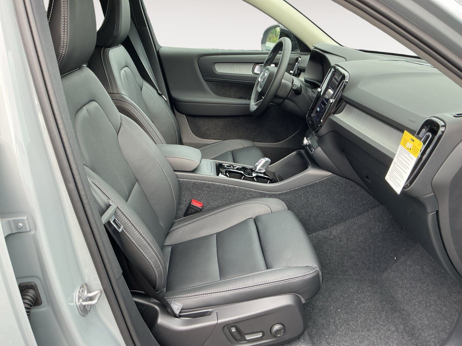 2026 Volvo XC40 B5 Plus