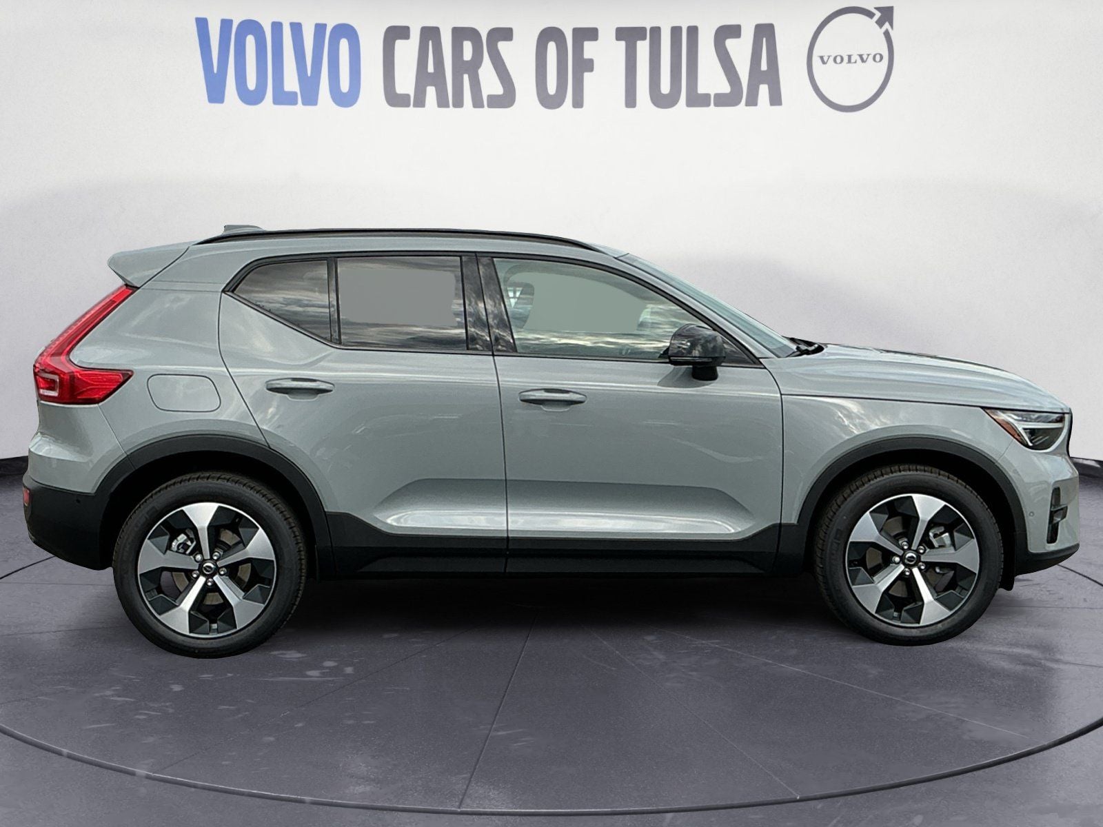 2026 Volvo XC40 B5 Plus