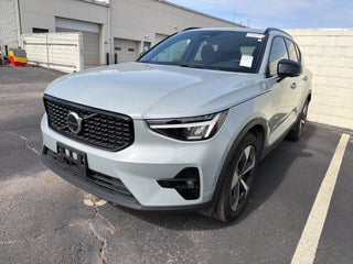 2025 Volvo XC40 B5 Plus Dark Theme