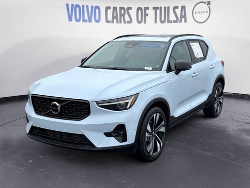 2025 Volvo XC40 B5 Plus Dark Theme