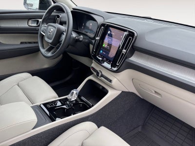 2025 Volvo XC40 B5 Plus Dark Theme